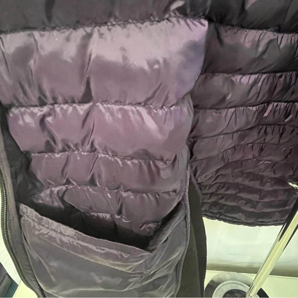 32 Degrees Women's Large Puffer Jacket in Purple and Black - Picture 4 of 9